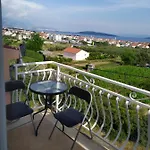 Marta Apartman Kaštel Novi