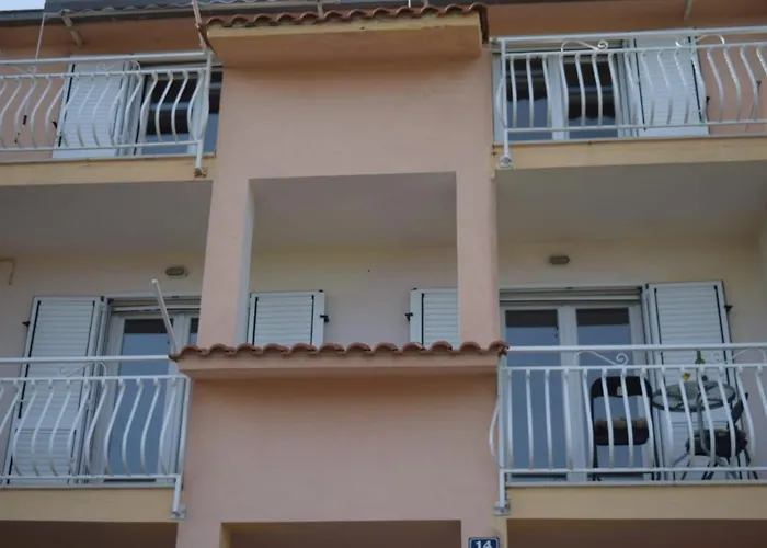 Marta Apartament Kaštel Novi